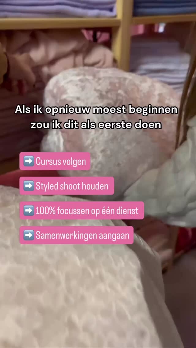 Hoe krijg je klanten als je nog geen boekingen hebt gehad? Inmiddels ben ik zeven jaar verder, maar als ik vandaag moest beginnen is dit wat ik zou doen.

1️⃣ Een cursus volgen. Je koopt de kennis van iemand met jaren voorsprong, zodat je het wiel niet opnieuw uitvindt.

2️⃣ Doe een styled shoot. Je hebt beeldmateriaal nodig om klanten te krijgen. Mensen willen zien wat je kan.

3️⃣ Focus op één dienst. Doe niet van alles een beetje, maar doe één ding als de freaking beste!

4️⃣ Ga samenwerkingen aan. Benader partijen die dezelfde doelgroep bedienen. Dit is de beste manier om te groeien.

Welke van deze stappen heb jij al geprobeerd?

#partyplanning #partybusiness #partyplanners